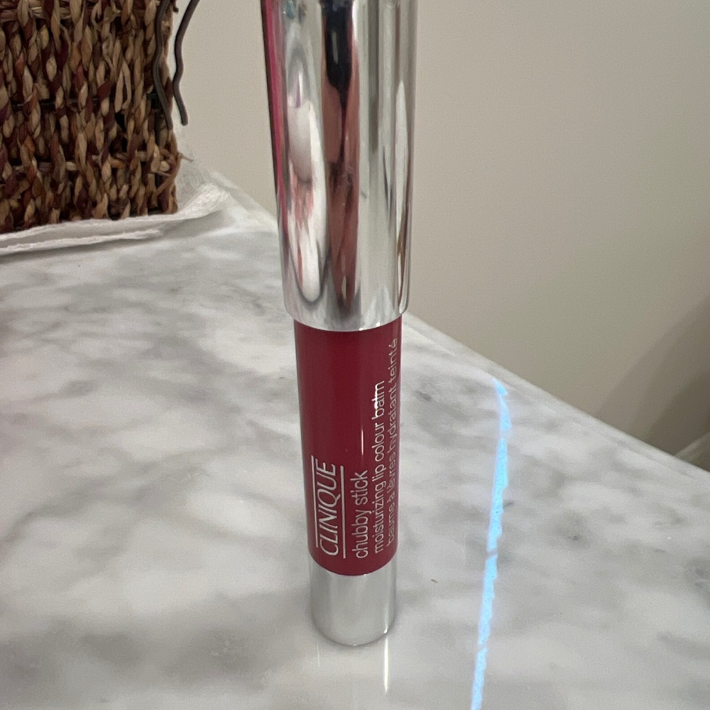 New Clinique chubby stick lip balm super strawberry 07